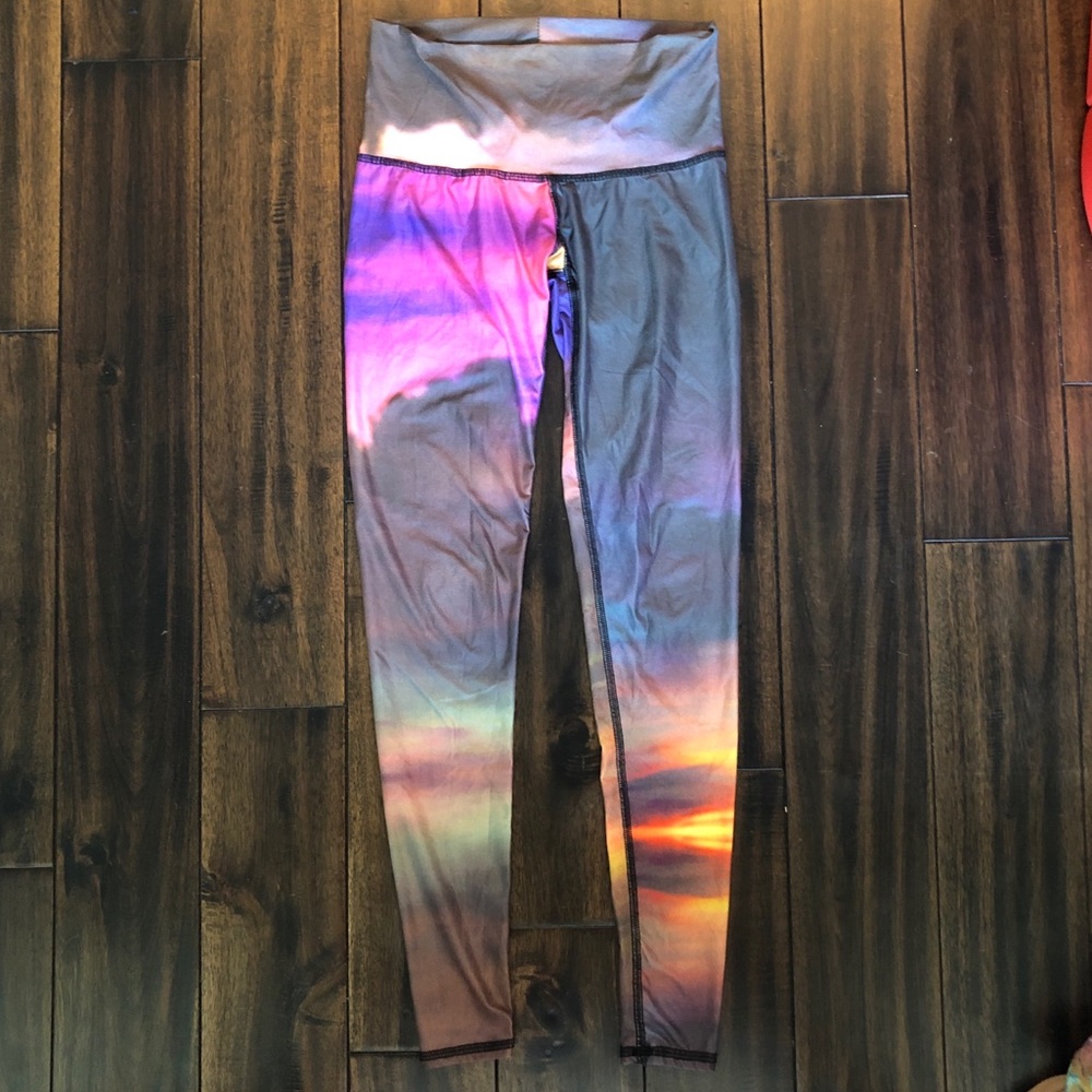 Teeki “Sunset Cloud” Leggings